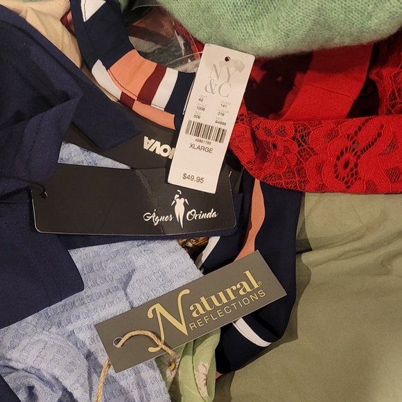 NWT Resellers Women's 10 piece Mystery Lot Mixed Brands/styles MINIMUM MSRP $400 - Picture 4 of 8